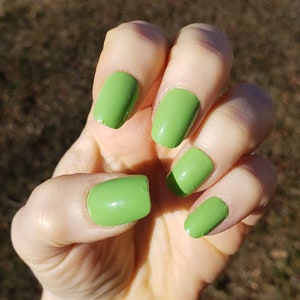Lime Green Real Nail Polish Wraps, Green Nail polish, Green nail wraps, Green nail decals, nail wraps, nail stickers, St Patricks Day