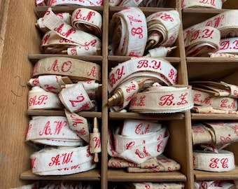 AE naar BZ Franse waslabels, monogrammen, initialen, lint vintage