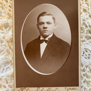 Tarjeta de visita CDV, hombre con pajarita, década de 1880, tarjeta fotográfica, tarjeta de gabinete