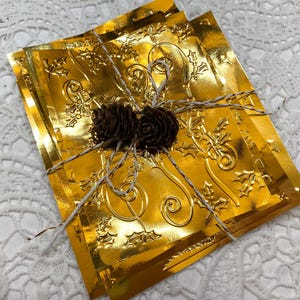 Variatie 1: goudglanzend reliëfpapier met kerstthema, 8 verschillende ontwerpen - ephemera scrapbooking voor junkjournalen