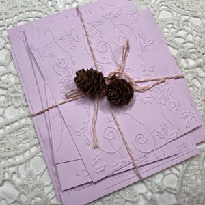 Variante 1 : papiers gaufrés lilas pastel sur le thème de Noël, 8 modèles différents - scrapbooking éphémères pour carnets