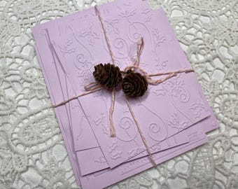Variatie 1: lila papier met kerstthema in reliëf, 8 verschillende ontwerpen
