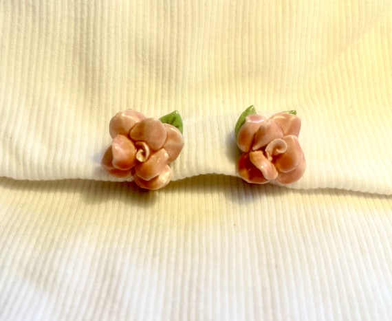 1950's Ceramic Rose Bud Earrings - image 1