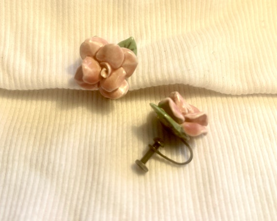 1950's Ceramic Rose Bud Earrings - image 2