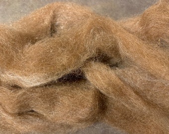 100% Alpaca Roving / All Natural / Brown Variations / Made in USA / Alpacas criadas en Dakota del Norte / Procesadas en Dakota Fiber Mill en ND