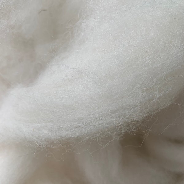 100% Alpaca Roving / White / All Natural / Product of the USA / Alpacas raised in ND / Processed at the Dakota Fiber Mill