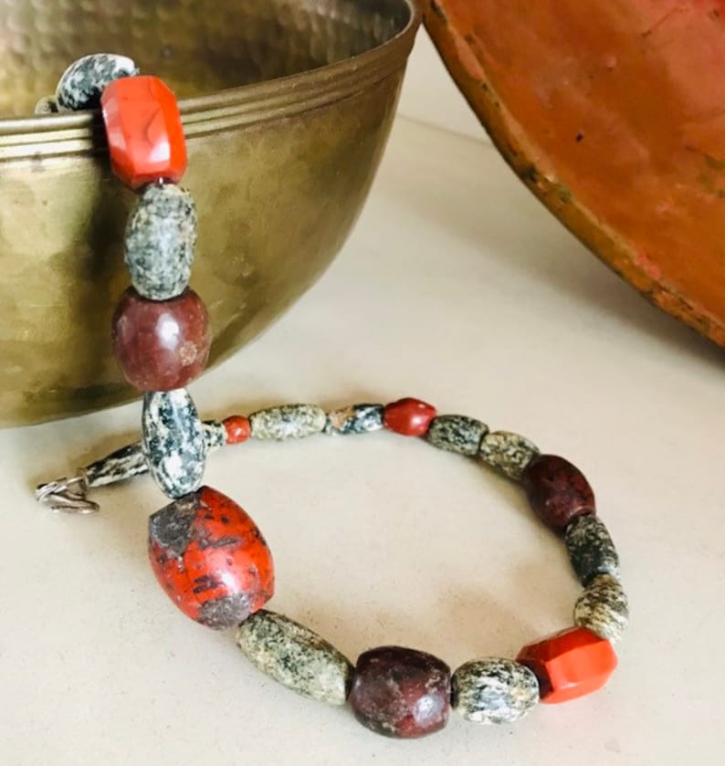 ethnic jewelry bold stone necklace Necklace with ancient excavation beads
