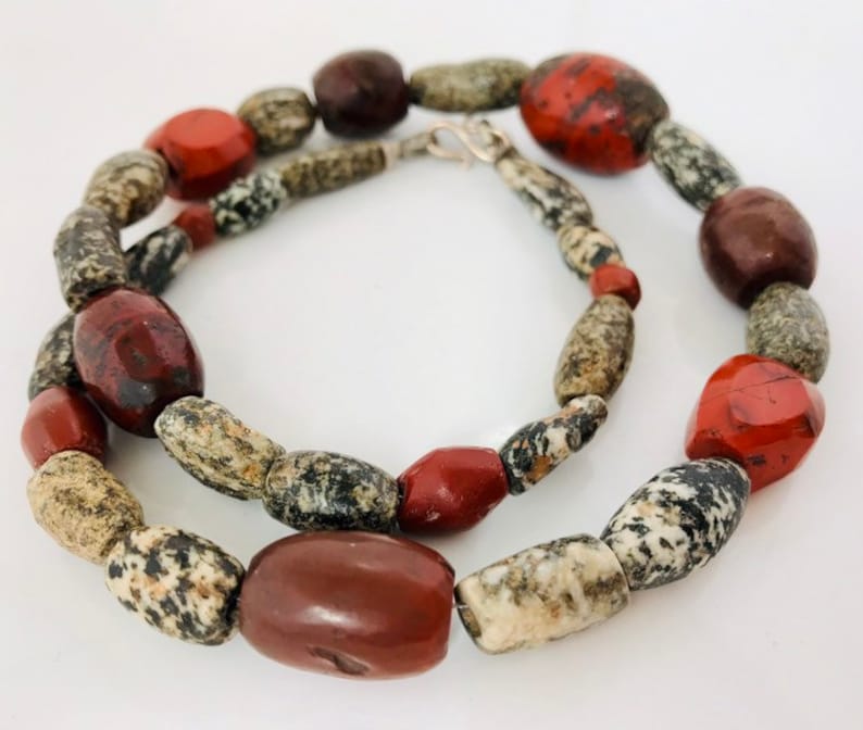 ethnic jewelry bold stone necklace Necklace with ancient excavation beads