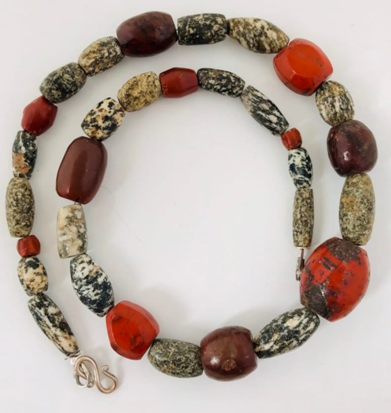 ethnic jewelry bold stone necklace Necklace with ancient excavation beads