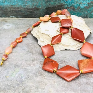 Collar antiguo con cuentas de piedra antiguas raras, joyería de reliquia tribal, collar de cuentas comerciales africanas con antiguas cuentas étnicas del Sahara de Mali