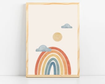 Pode incluir: Uma impressão emoldurada com um arco-íris, um sol e nuvens pintadas em aquarela. O arco-íris tem listras vermelhas, laranja, amarelas, verdes, azuis e roxas. O sol é amarelo e as nuvens são azul claro.