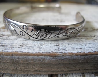 Navajo style - Stamped Silver Bracelet - Vintage 90s - Hallmark Stamped on back