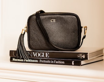 Bolso bandolera de piel negra personalizado: piel italiana, monograma