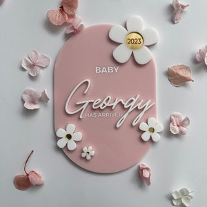 Daisy Announcement Plaque with year of birth | Baby announcement | She’s here