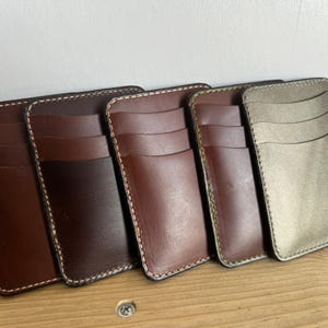 Cartera minimalista de cuero con tarjetero