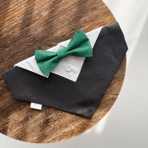 Anthrazitfarbener Hunde Fliege mit grüner Fliege - Hochzeitskleidung mit grüner Fliege - Über dem Halsband Hund Hochzeit Bandana mit Fliege
