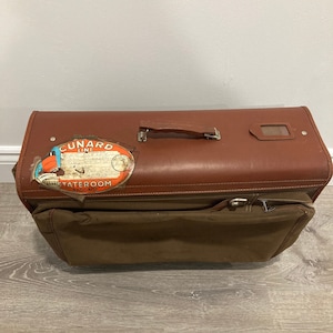 1950s Carson Travelite Suitcase: Large Brown Leather Mid-Century Luggage