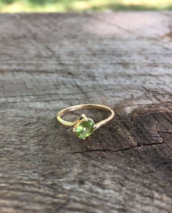 Peridot Gold Vintage Ring - Green Gemstone Gold Ri