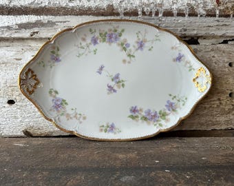 Bandeja de servir floral vintage de Limoges, Francia • Bandeja ovalada dorada • Plato de porcelana con asas • Decoración estilo cottagecore para fiestas de té • Tocador elegante