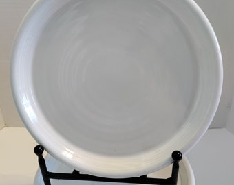 6 Crate & Barrel Farmhouse White salad/lunch plates flawless condition