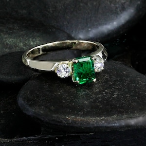 Colombian Emerald Diamond Ring: 14kt Gold Engagement Ring