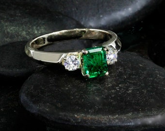 Colombian Emerald Diamond Ring: 14kt Gold Engagement Ring