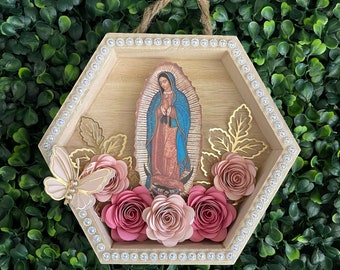 Virgencita 6x5inch wood plaque / Virgin Mary / religious Virgencita De Guadalupe Shadowbox with paper flowers Ofrenda Altar decorations