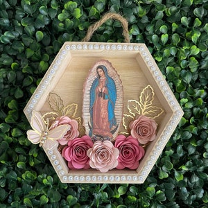 Virgencita 6x5inch wood plaque / Virgin Mary / religious Virgencita De Guadalupe Shadowbox with paper flowers Ofrenda Altar decorations