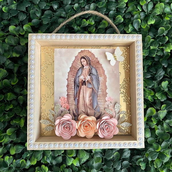 Virgencita 5x5inch wood plaque / Virgin Mary / religious Virgencita De Guadalupe Shadowbox with paper flowers