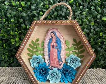Virgencita 6x5inch wood plaque / Virgin Mary / religious Virgencita De Guadalupe Shadowbox with paper flowers Ofrenda Altar decorations