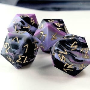 Dicember 8 (large D20) - Etsy