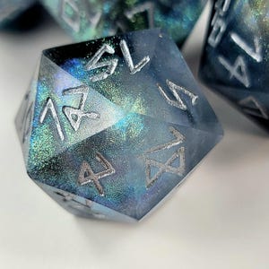 Dicember 10 (large D20) - Etsy