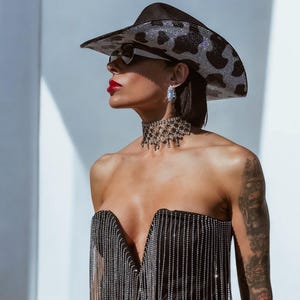 Chapeau de cowboy diamant vache strass noir, chapeau de cowboy western glam, chapeau de festival orné de diamants, chapeau de cow-girl brillant, chapeau de bachelorette diamant