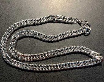 NEW Beautiful 9mm x 22" cuban link, diamond cut, stainless steel chain