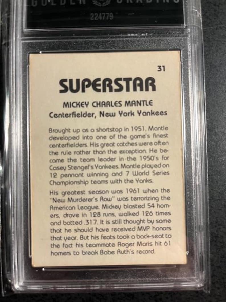 Op de afbeelding: Een vintage honkbalkaart met Mickey Charles Mantle, centerfielder voor de New York Yankees, in een beschermende plastic houder. De tekst op de kaart beschrijft Mantles carri&egrave;re, inclusief zijn seizoen van 1961.