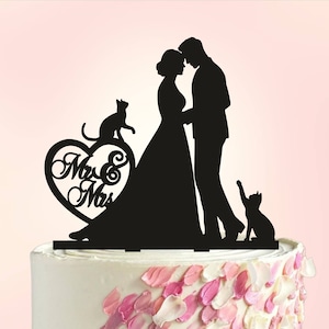 Cats cake toppers, Bride and Groom with cats cake toppers, Couple with pets cake topper, Mr and Mrs wedding cake toppers, Family toppersS111