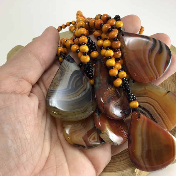 One (1) Banded Agate necklace with wooden beads, banded agate pendant banded agate jewelry, holistic healing, holistic jewelry