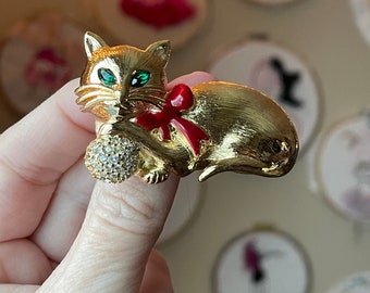 Gold Cat Brooch, Vintage Costume Jewelry