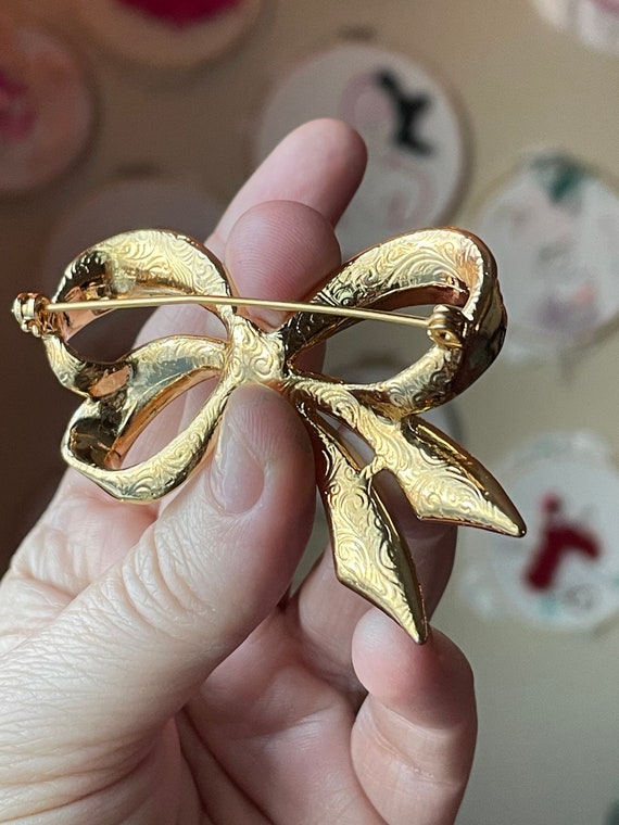 Vintage Bow Brooch, Gold Tone Costume Jewelry - image 4