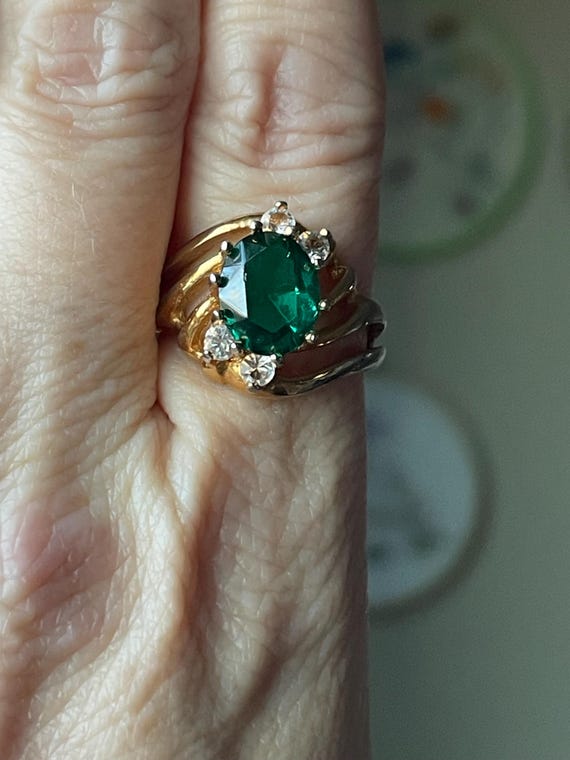 Vintage Imitation Emerald Statement Ring: Gold To… - image 1