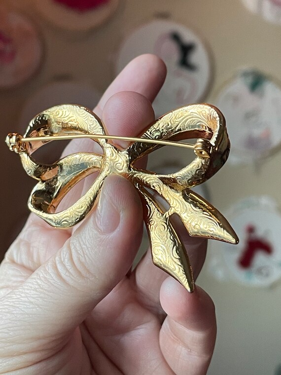 Vintage Bow Brooch, Gold Tone Costume Jewelry - image 9