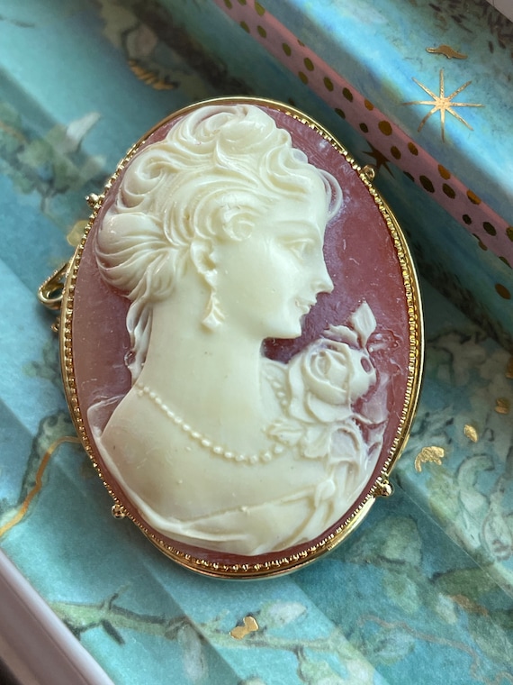 Cameo Brooch, Vintage Costume Jewelry