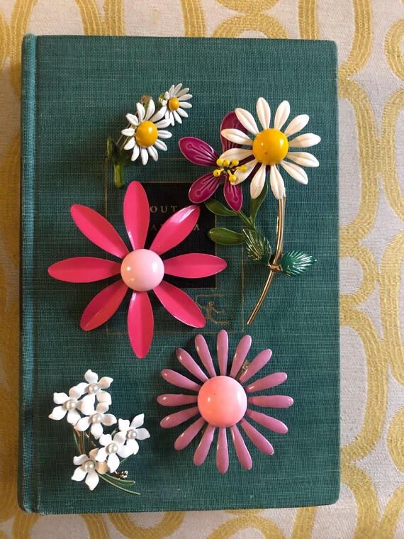 Vintage Enamel Flower Pin Brooches, 60s Mod Brooch