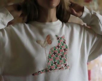 Cat + Butterfly applique crew neck pullover sweatshirt jumper vintage 90s feedsack fabric