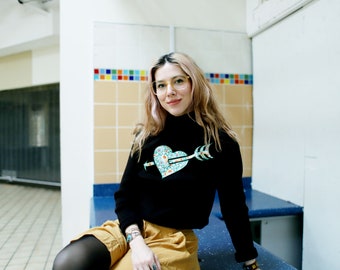 Cupid's arrow heart pullover turtleneck dark chocolate brown 1970s vintage applique