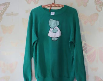 vintage 1980s raglan sweatshirt applique sun bonnet sue holly hobbie Panill crew neck pullover cottagecore