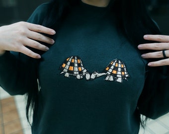 Vintage turtle applique pullover sweatshirt dark forest green raglan