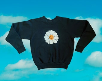 Vintage 1980s 90s black raglan pullover crew neck sweatshirt daisy floral applique