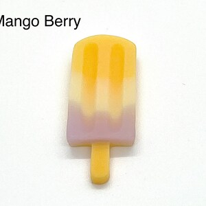 Glassglass-berlocker | Frozen Pops | Sommargodis | Coola skoaccessoarer Mango Berry