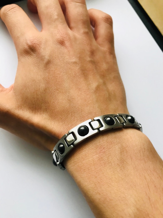 Europe's best selling magnetic therapy bracelet! | A clean, comfortable and  stylish design that's perfect for both work and play!  https://buff.ly/302jARx | By Trion:ZFacebook
